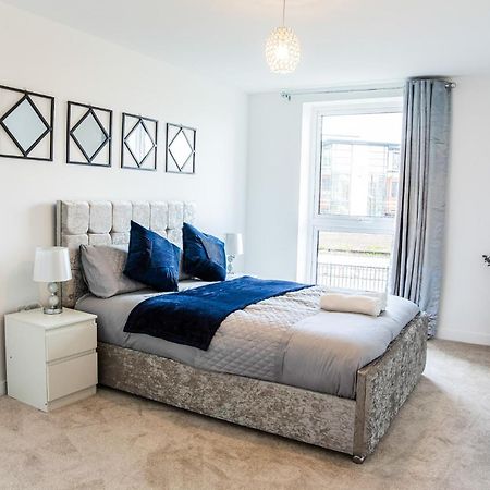 A Luxury 2 Bedroom Apartment With 2 Free Parking Chatham  Kültér fotó