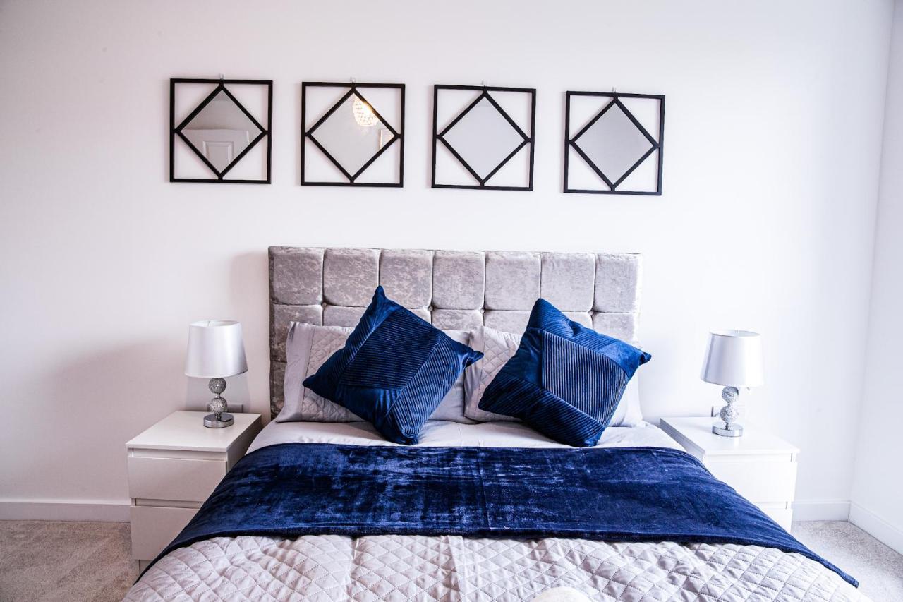 A Luxury 2 Bedroom Apartment With 2 Free Parking Chatham  Kültér fotó