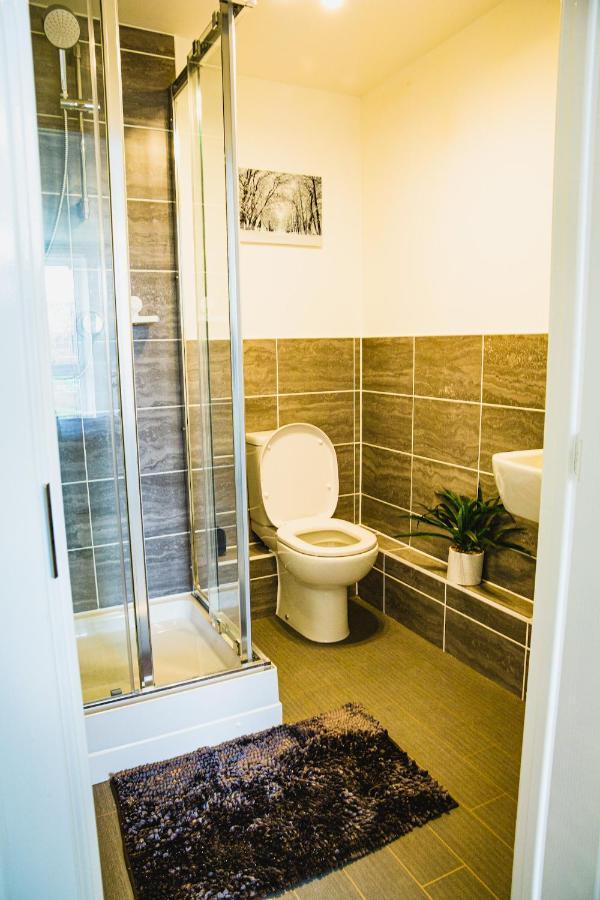 A Luxury 2 Bedroom Apartment With 2 Free Parking Chatham  Kültér fotó